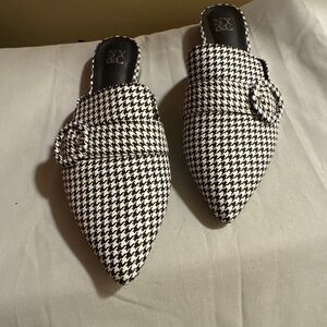 New York & Company Black and White Houndstooth Mules